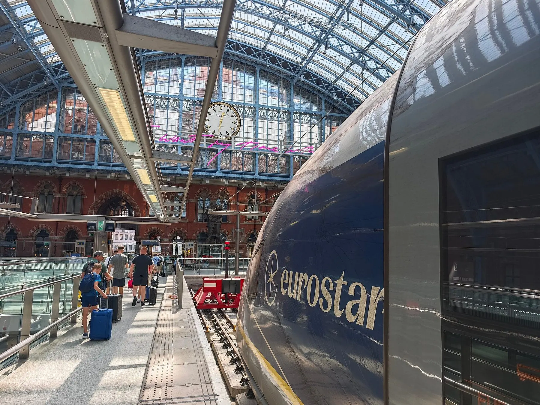 Un train Eurostar à quai à London St Pancras International