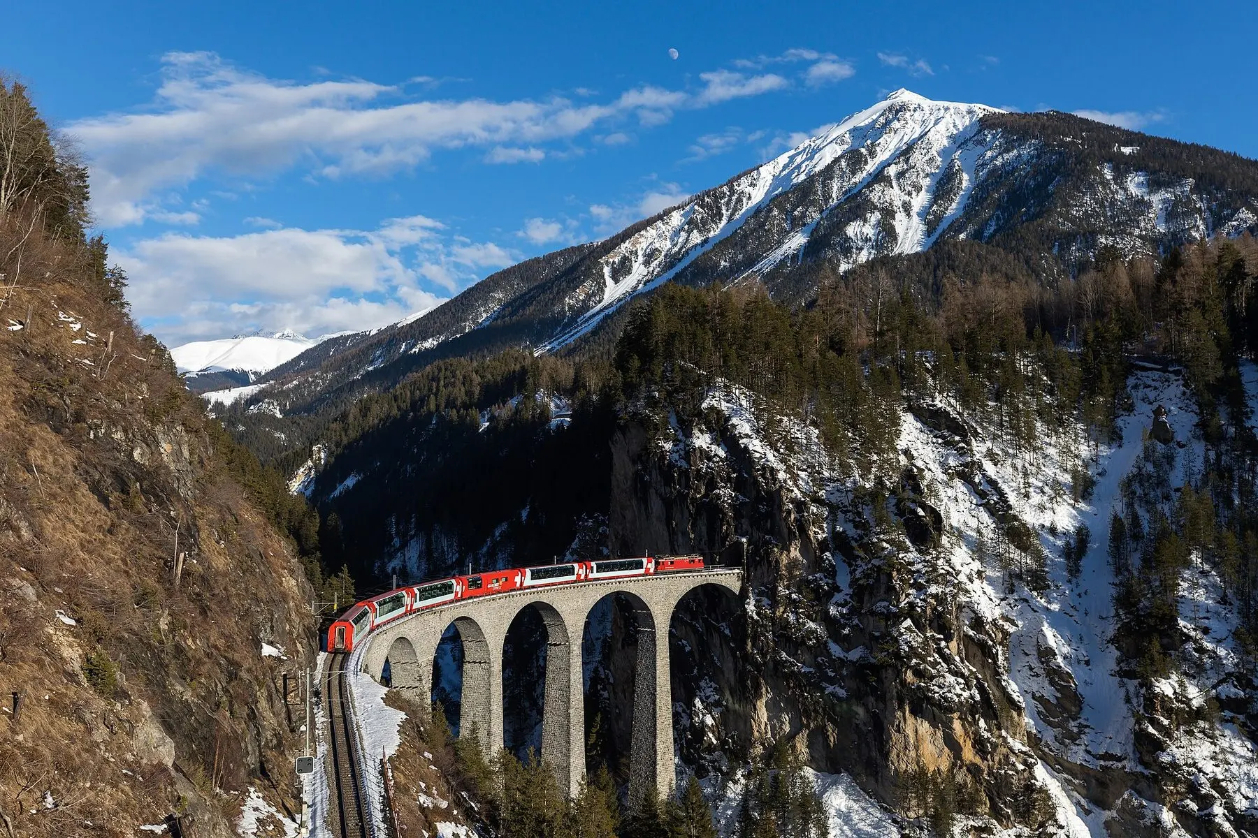 Les Alpes en train et à pied